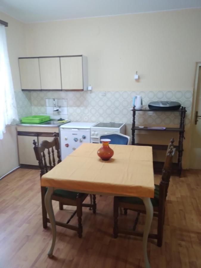 Hostel Bata Apartman Kanjiža Buitenkant foto